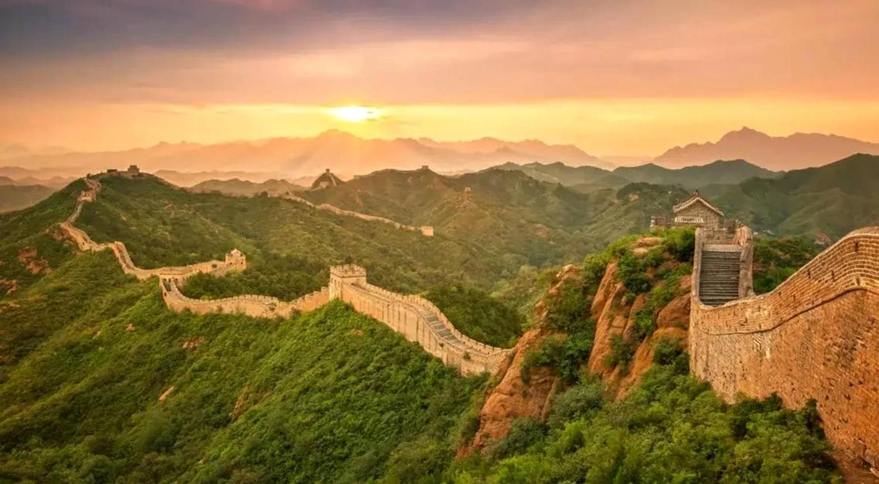 East Sacred Hotel--Very Near Beijing Tiananmen Square ,The Forbidden City,The Temple Of Heaven ,3 Minutes' Walk To Wangfujing Subway ,Located In The Center Of Beijing, Many Shopping Malls Around,Newly Renovated Hotel-Able To Receive Foreign Guests المظهر الخارجي الصورة The Great Wall of China