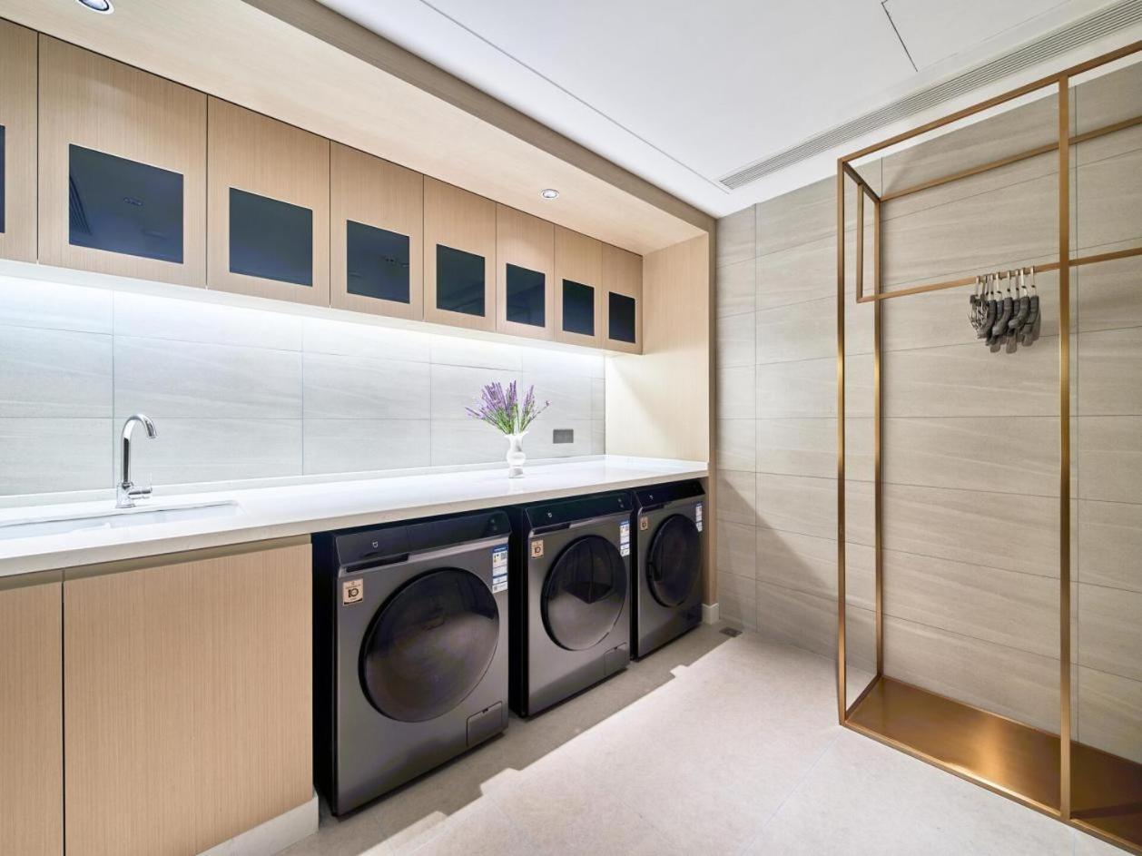 East Sacred Hotel--Very Near Beijing Tiananmen Square ,The Forbidden City,The Temple Of Heaven ,3 Minutes' Walk To Wangfujing Subway ,Located In The Center Of Beijing, Many Shopping Malls Around,Newly Renovated Hotel-Able To Receive Foreign Guests المظهر الخارجي الصورة Laundry room
