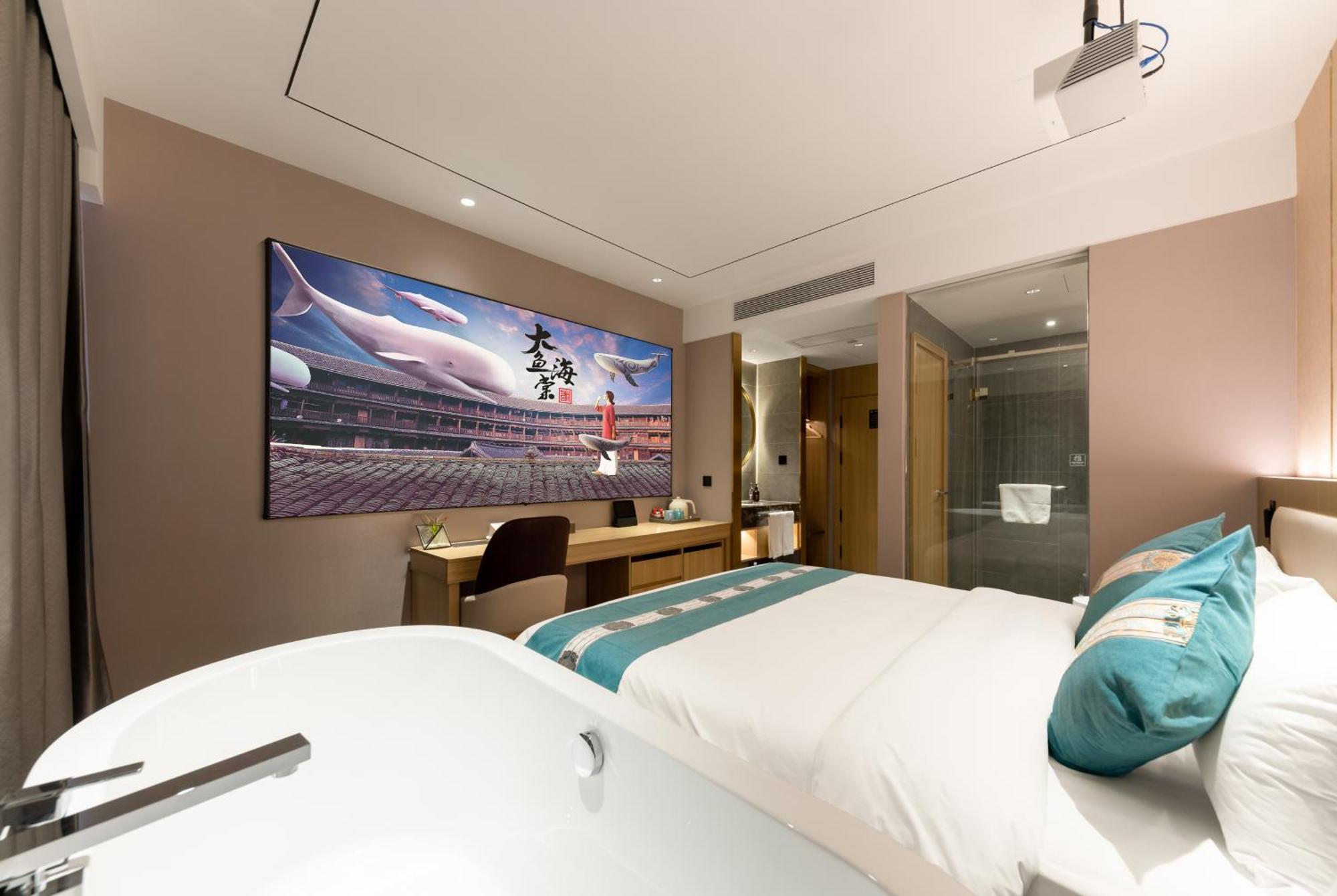 East Sacred Hotel--Very Near Beijing Tiananmen Square ,The Forbidden City,The Temple Of Heaven ,3 Minutes' Walk To Wangfujing Subway ,Located In The Center Of Beijing, Many Shopping Malls Around,Newly Renovated Hotel-Able To Receive Foreign Guests المظهر الخارجي الصورة A room at the hotel